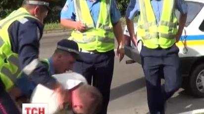 У Кіровограді п'яний водій напав на даішників