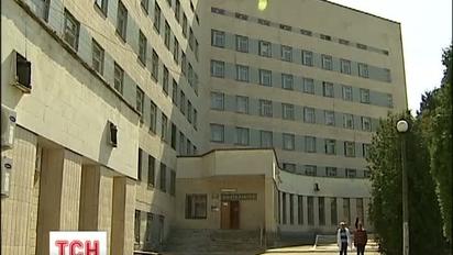 Лікаря-хабарника психлікарні відсторонили від роботи