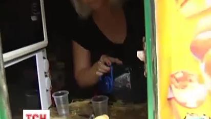 Каву на вулицях готують із брудної води