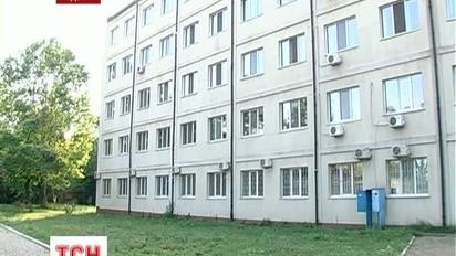 В Одеській лікарні з вікна 3 поверху випала дитина
