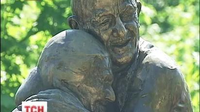 Пам'ятник справжньому коханню відкрили в Києві