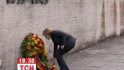 Меркель першою серед глав уряду Німеччині відвідала концтабір Дахау