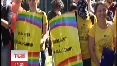 Гей-парад у Києві пройшов під охороною сотень "беркутівців"
