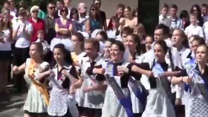 Останній дзвоник 2013 в одній із луганських шкіл здивував користувачів Інтернету