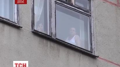 За Тимошенко під лікарню знову приїхали автозаки