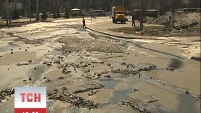 Трубу з окропом, яка прорвала біля мосту Патона, збирались міняти