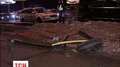 У Києві на Московському мосту  автобус мало не впав у річку