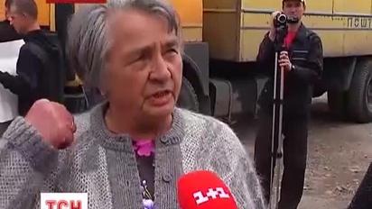 На Прикарпатті люди на знак протесту перекрили дорогу