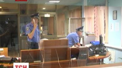 Двох правоохоронців покарають за втечу Мельника