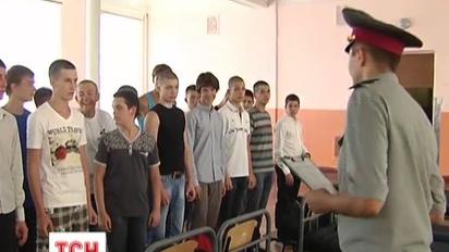 У колишньому суворовському училищі сьогодні заїзд першокурсників