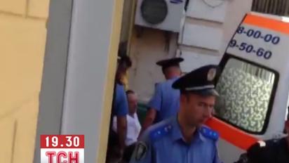 Ректора Мельника доставили в суд на "швидкій" і посадили у візок