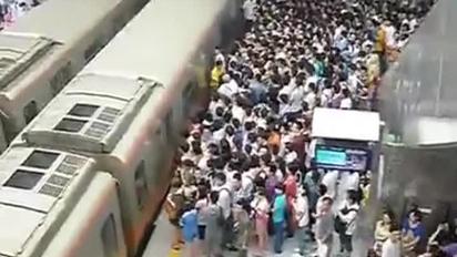 Пекинське метро шокувало величезними чергами пасажирів