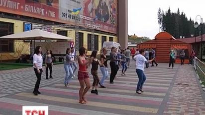 На Прикарпатті пройшов фестиваль "гарячих" танців