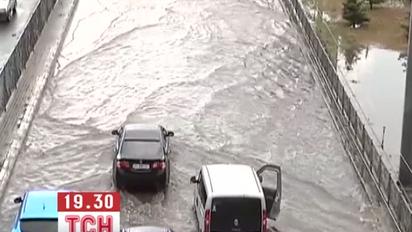 У Харкові злива затопила вулиці