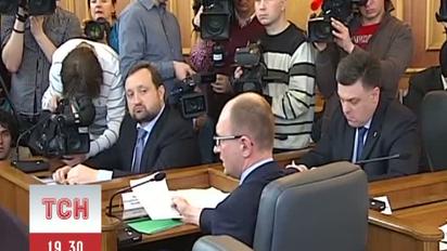 Яценюк заявляє, що у вівторок парламент повинен працювати