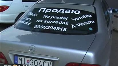 В українців відбирають авто з іноземними номерами