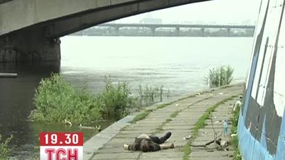 Біля станції метро "Дніпро" з річки виловили труп чоловіка
