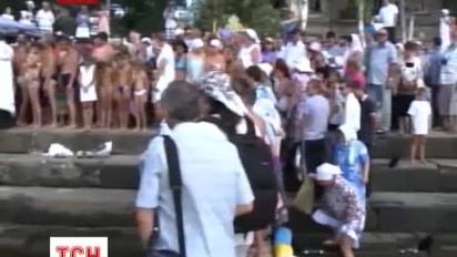 Священник з Євпаторії хрестив людей просто моря