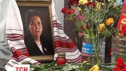 Жалобною ходою вшанували 10 роковини по Славі Стецько