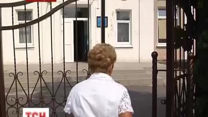 Матір за сварку з учителькою доньки засудили до громадських робіт