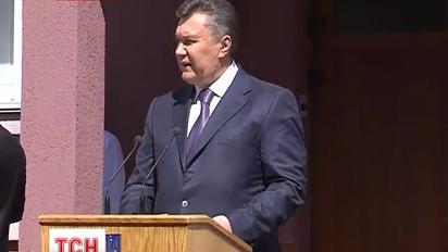 Янукович пообіцяв підвищення зарплат медикам
