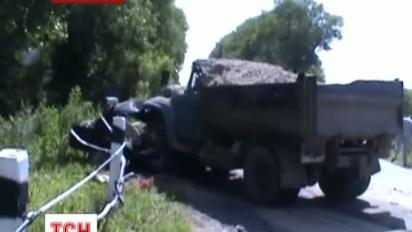 П'ятеро людей загинуло в автомобільній аварії на Хмельниччині