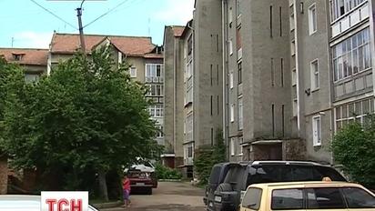 На Прикарпатті хлопчик вижив після падіння з п'ятого поверху