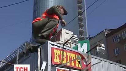 Станцію метро "Лук'янівська" звільняли від кіосків