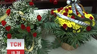 На прощанні з мером Миколаєва люди не могли втримати сліз
