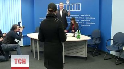 Активістка "атакувала" Колесніченка фекаліями