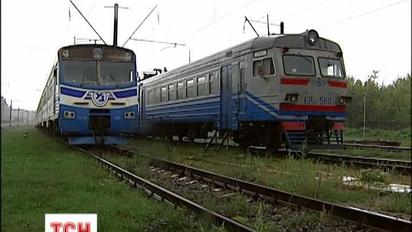 Залізничники заборонили возити людей в 4 з 10 електропоїздів