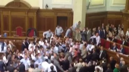 У Верховній Раді відбулася сутичка між депутатами від Партії регіонів та опозиції