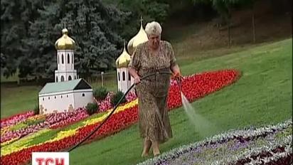 На Співочому полі встановили грандіозну квіткову експозицію