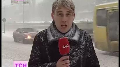 Столицю завалює снігом