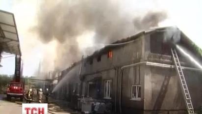 У Києві на Лівому березі мало не згоріли усі гаражі