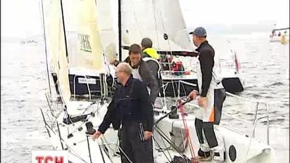 На Київському морі проходять змагання яхтсменів
