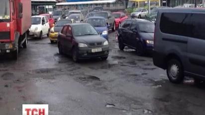 За розбиту на поганій дорозі автівку платитиме інспектор ДАІ