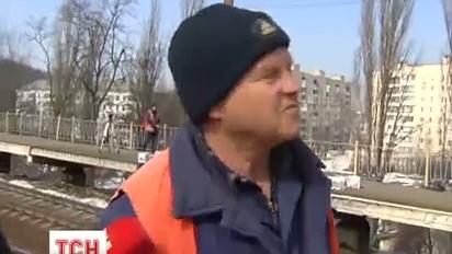 У Києві на станції «Вишгородська»  обвалилася платформа під пасажирами