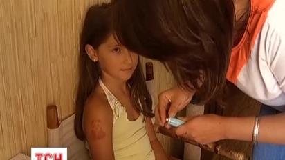 Малюнок «хною» відправив дівчину у лікарню