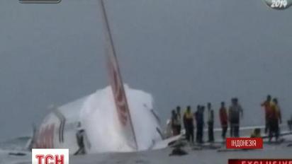 Біля острова Балі у море впав пасажирський літак