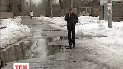 Вулиці Києва  заливає водою