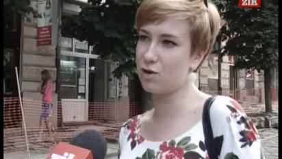 Дороги в Львові замість турків лагодять українські солдати