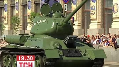 На головній вулиці Києва відбулась військово-історична хода