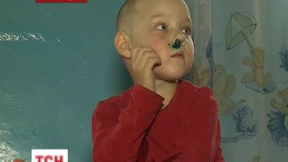 На Житомирщині п’яний батько мало не вбив дворічну доньку