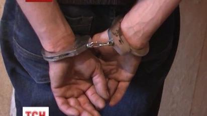 В Луганську крадії порізали двох міліціонерів