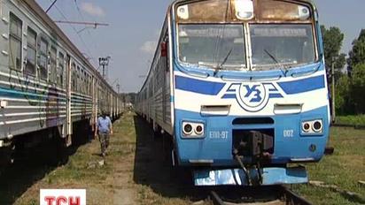 Єдина в Україні міська електричка може зупинитись