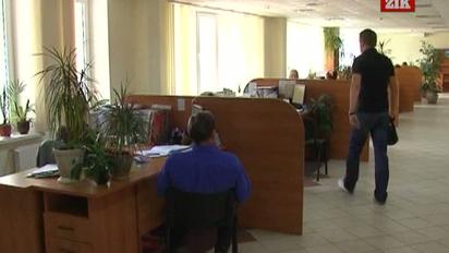 Держава допомагає тільки кожному третьому безробітному