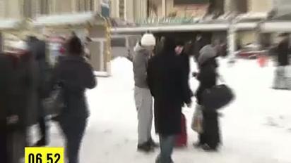 Ведучий "Сніданку" відправився на вокзал о 6 ранку, щоб зігріти киян чаєм