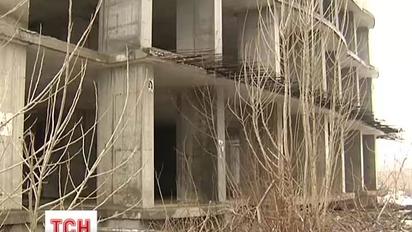 У Вишневому під Києвом розгорнулися бої за недобудовану висотку