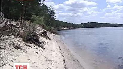 На Дніпрі зводять черговий приватний паркан